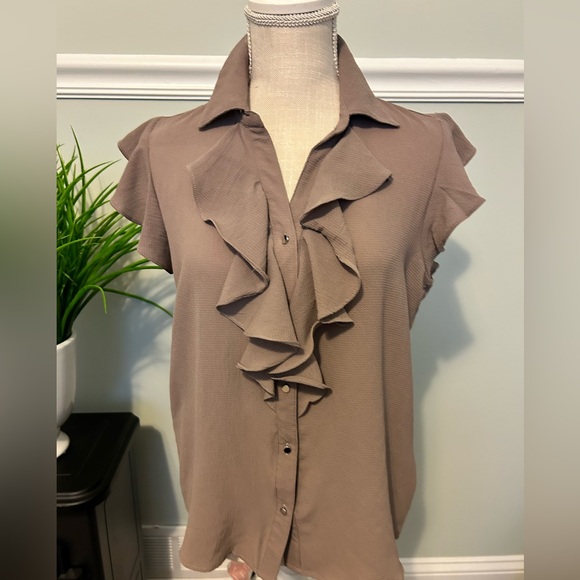Philosophy flutter sleeve button down - Picture 2 of 6